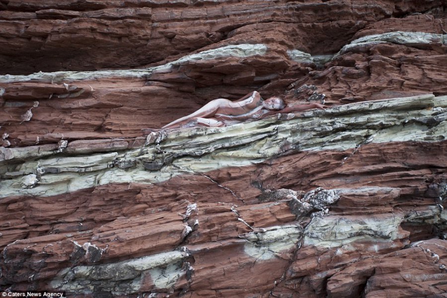 These Camouflaged Naked People Are Hard To Spot And Sexy